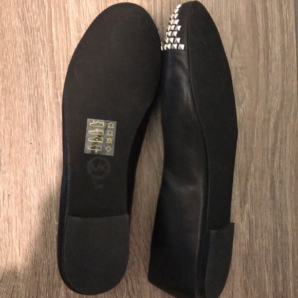 NEVER WORN Michael Kors flats - Picture 3 of 3